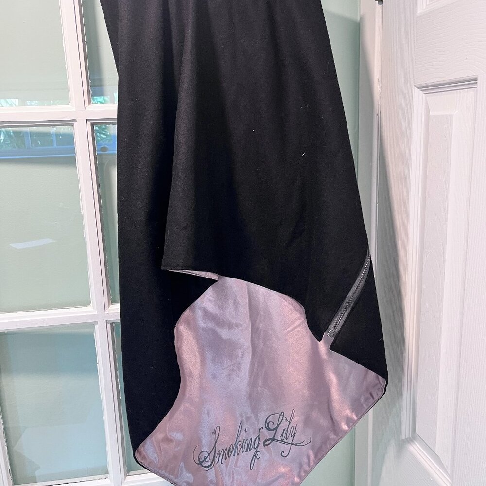 Smoking Lily Cape
